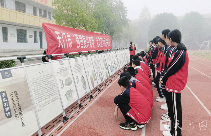 “強國復興有我” 圖片展走進多寶鎮